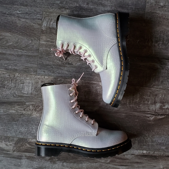 DR. MARTENS PASCAL CROCODILE PINK EYE BOOT - Picture 3 of 11